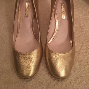 Gold pumps size 7